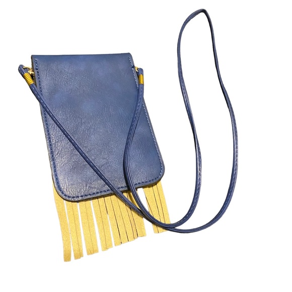 Nwot blue tiny purse with fringe - Picture 2 of 8